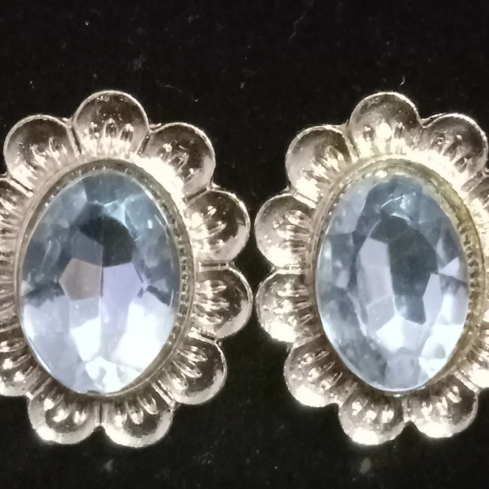 Earrings - Picture 2 of 3